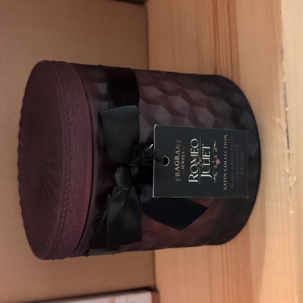 Romeo & Juliet Satin Candle - Fragrant Jewels